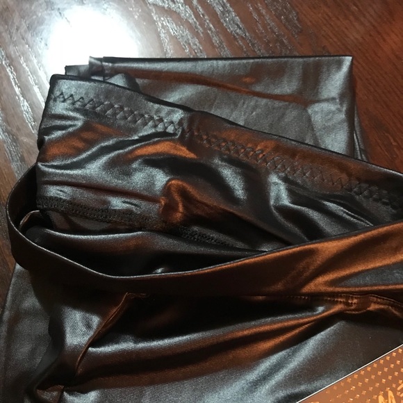 Faux leather leggings - Picture 6 of 7